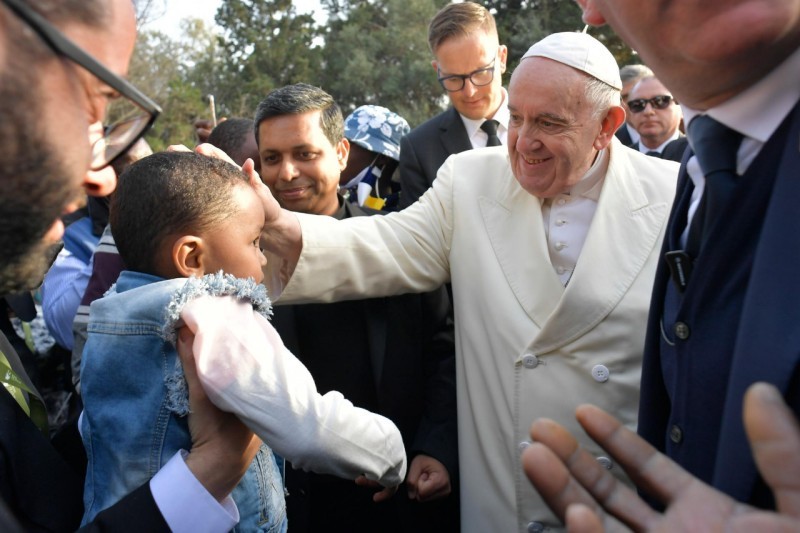 Papa Francisco en Malta con Migrantes