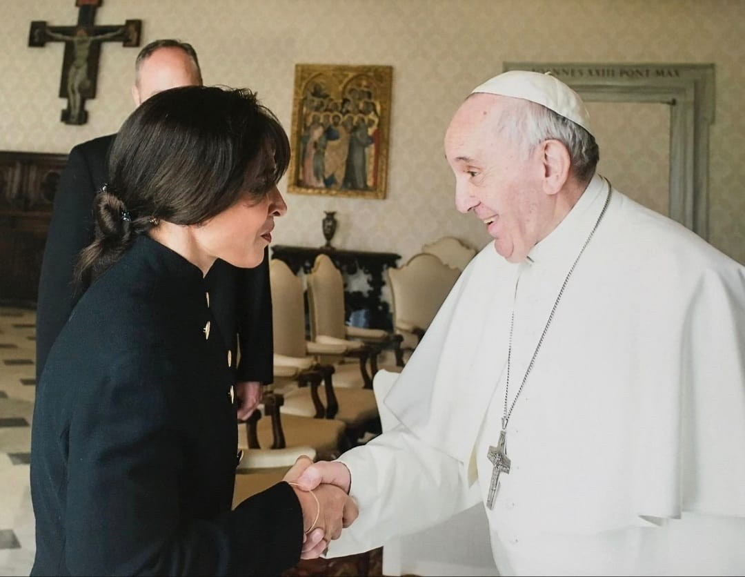 Emilce Cuda con el Papa Francisco